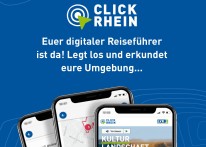 Eine Zielscheibe mit einem Pfeil, der auf die Mitte zeigt. Daneben steht in Gro&szlig;buchstaben ClickRhein. Darunter steht der Text: Euer digitaler Reisef&uuml;hrer ist da! Legt los und erkundet eure Umgebung. Unter dem Text sind drei &uuml;berschneidende Smartphones abgebildet, auf deren Bildschirmen verschiedene Ansichten der Internetseite ClickRhein zu sehen sind.